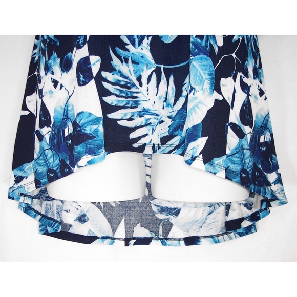 ESSENTIALS By Milano 2X Blue Floral Hi-Lo Hem Top - Picture 3 of 8